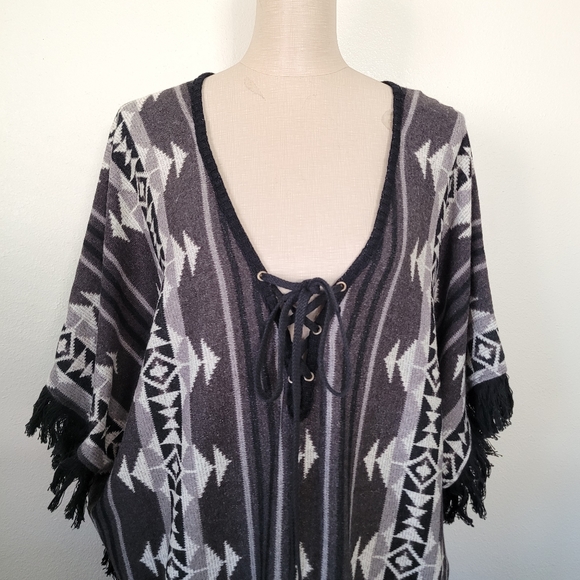 Artee Couture aztec cape/poncho OS - Picture 5 of 6